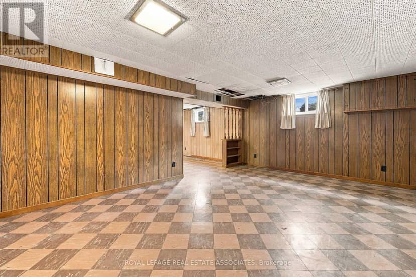 989 Pelham Avenue — photo 28 of 38