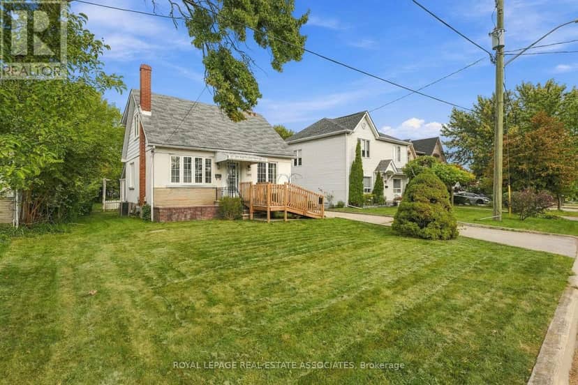 989 Pelham Avenue — photo 3 of 38