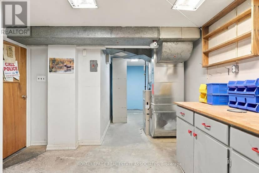989 Pelham Avenue — photo 30 of 38