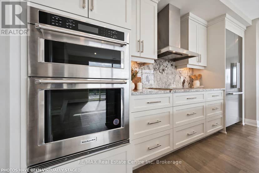 1104 - 71 Wyndham Street S — photo 11 of 40