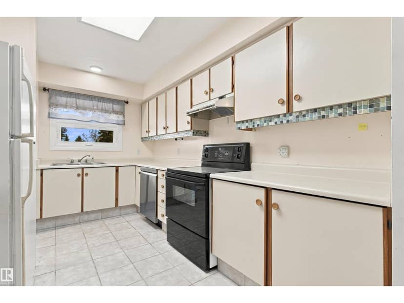 10619 Beaumaris Rd NW — photo 10 of 40