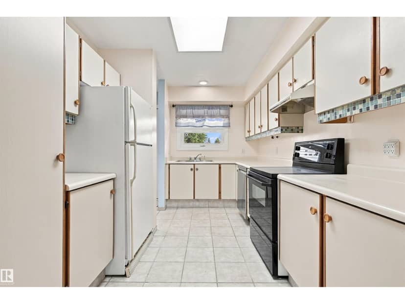 10619 Beaumaris Rd NW — photo 9 of 40