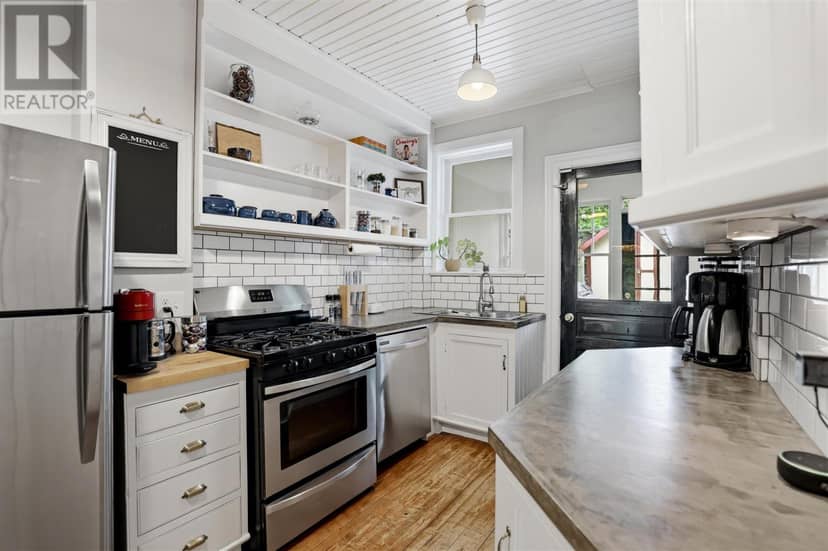36 Herrick ST — photo 16 of 40