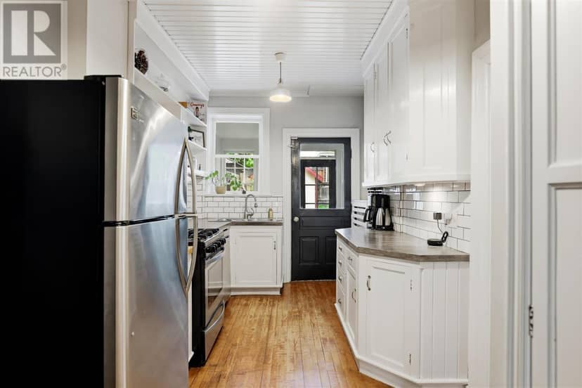 36 Herrick ST — photo 17 of 40