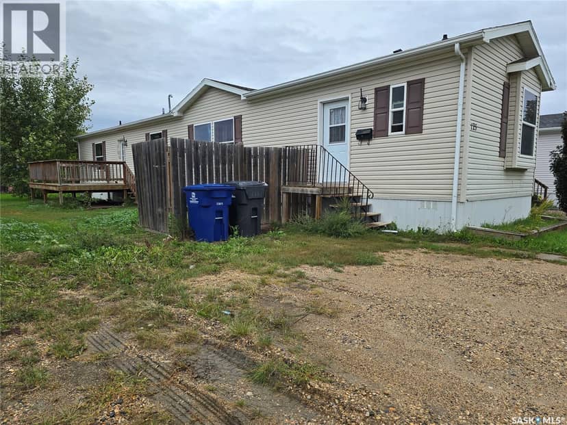 125 1st AVENUE SW, Weyburn, photo 2