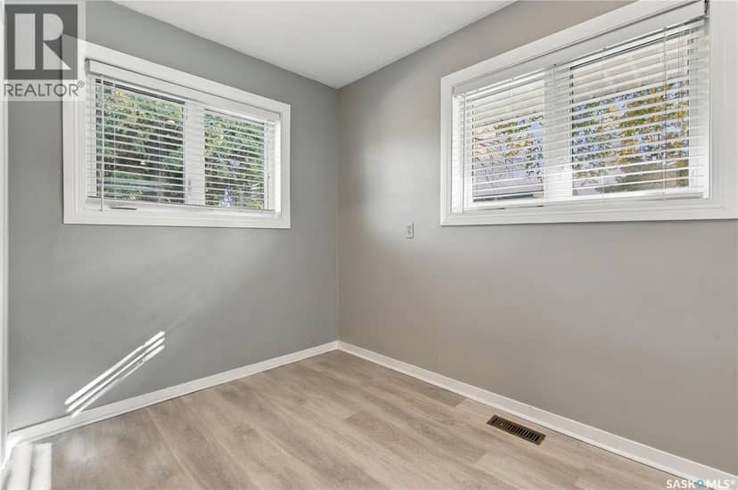 328 College AVENUE E — photo 12 of 37