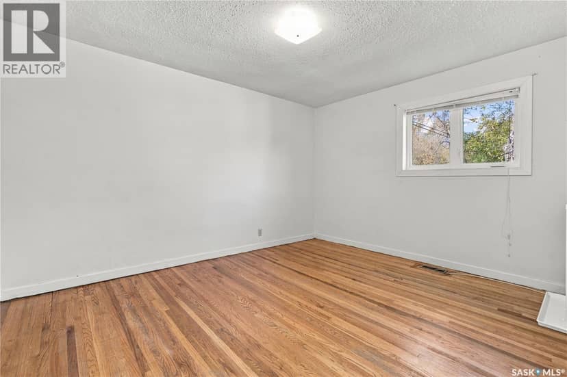 328 College AVENUE E — photo 13 of 37