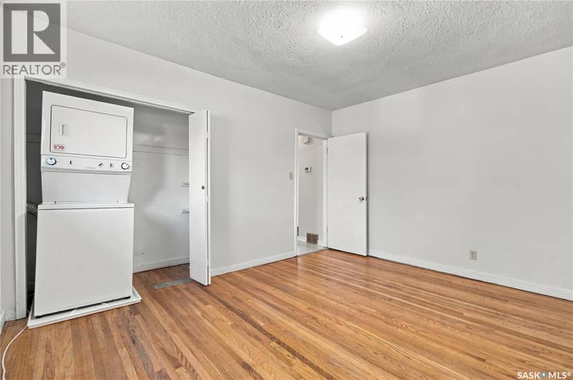 328 College AVENUE E — photo 14 of 37