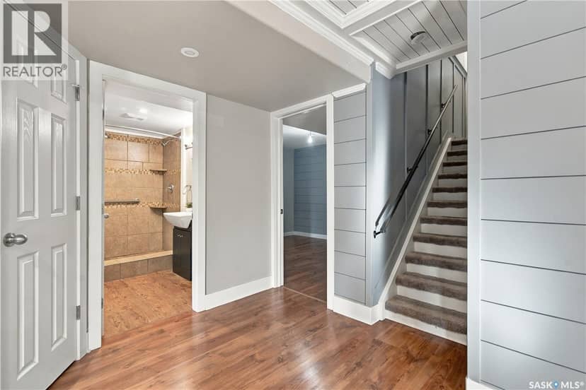 328 College AVENUE E — photo 19 of 37