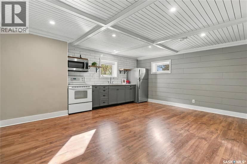 328 College AVENUE E — photo 20 of 37