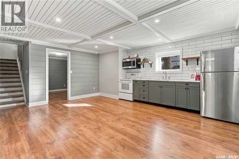 328 College AVENUE E — photo 23 of 37