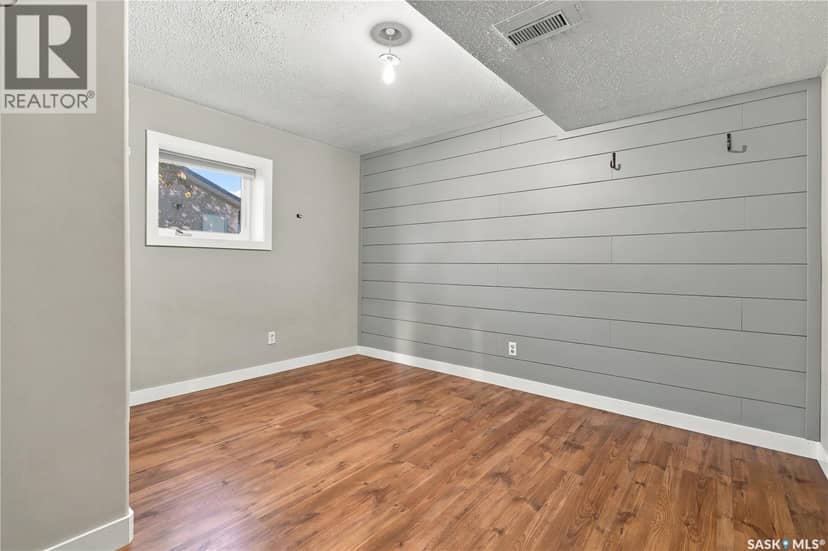 328 College AVENUE E — photo 28 of 37