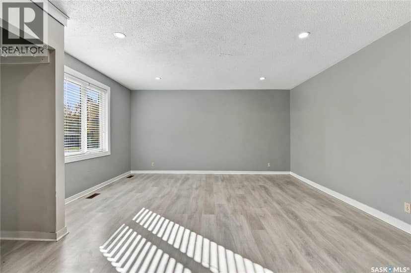 328 College AVENUE E, Regina, photo 3