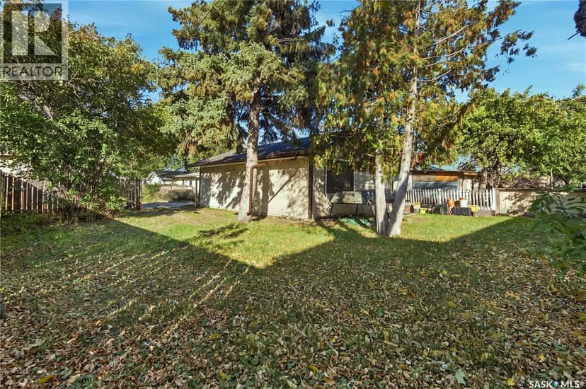 328 College AVENUE E — photo 33 of 37