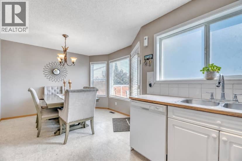 118 Tarington Close NE — photo 23 of 40