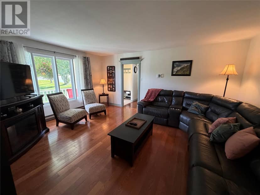 714 Harvey Street — photo 4 of 28