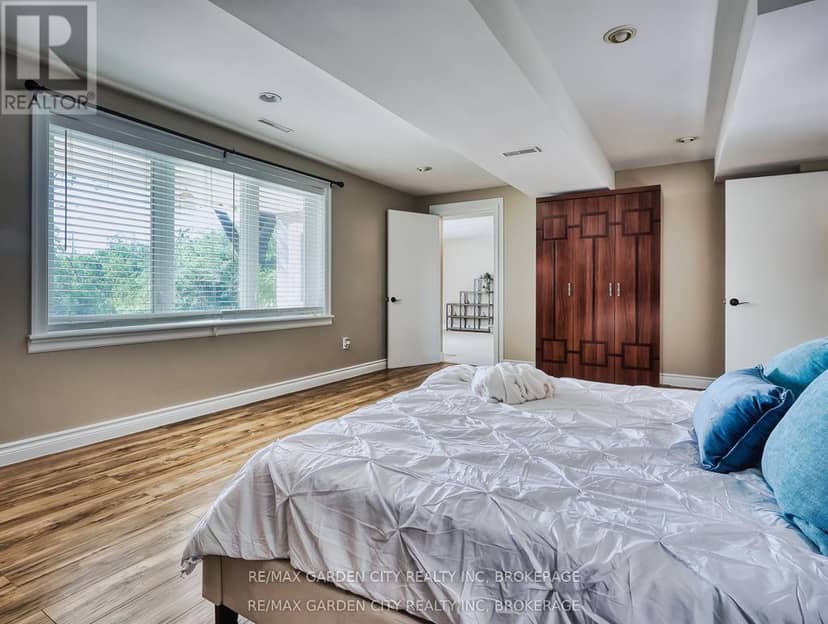28 Marsdale Drive — photo 31 of 40