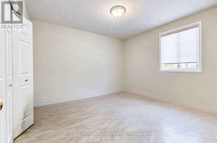162 Athlone Crescent — photo 14 of 32