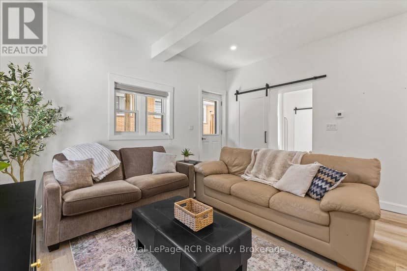 210 Colborne Street S — photo 11 of 29