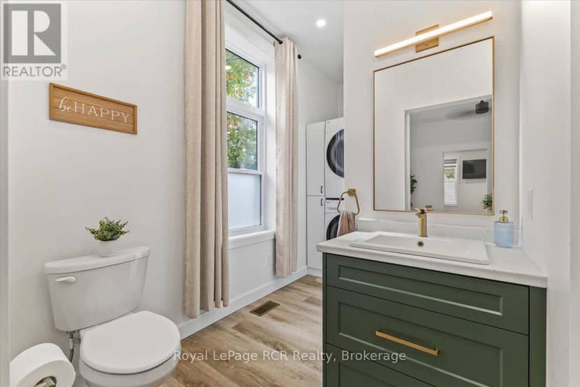 210 Colborne Street S — photo 16 of 29