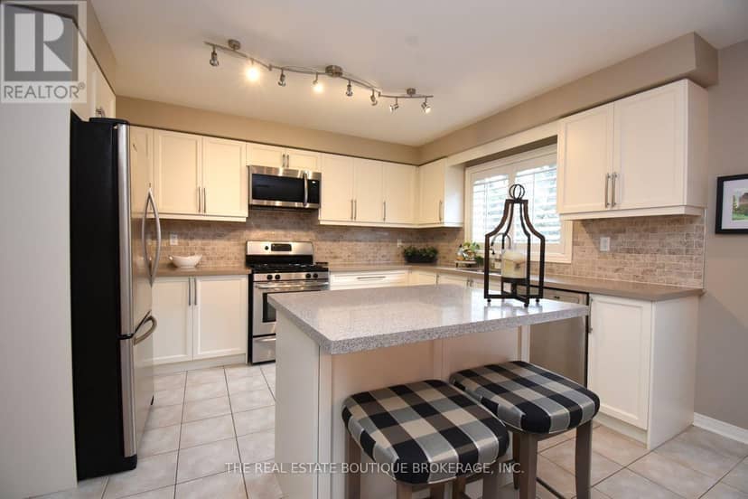 470 Amanda Crescent — photo 13 of 40
