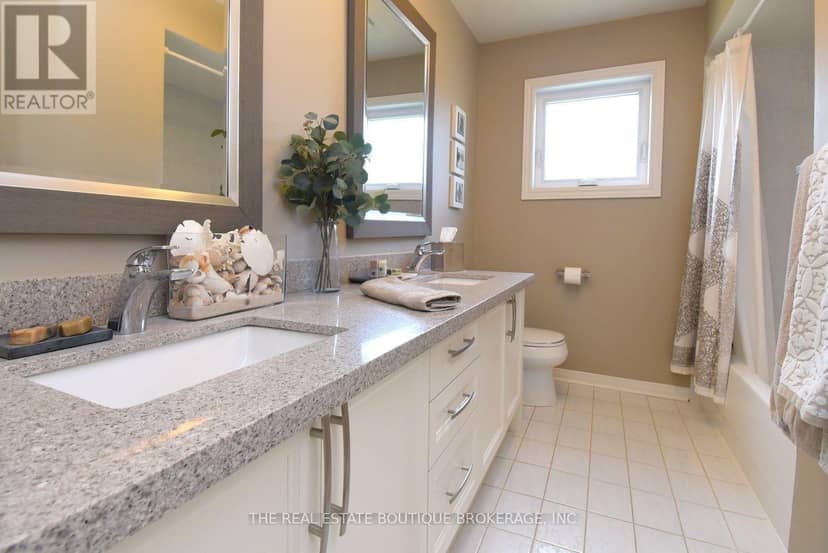 470 Amanda Crescent — photo 32 of 40