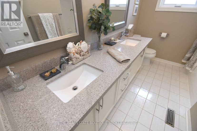 470 Amanda Crescent — photo 33 of 40