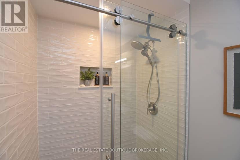 470 Amanda Crescent — photo 37 of 40