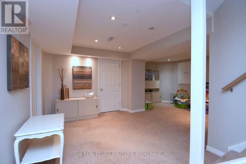 470 Amanda Crescent — photo 38 of 40