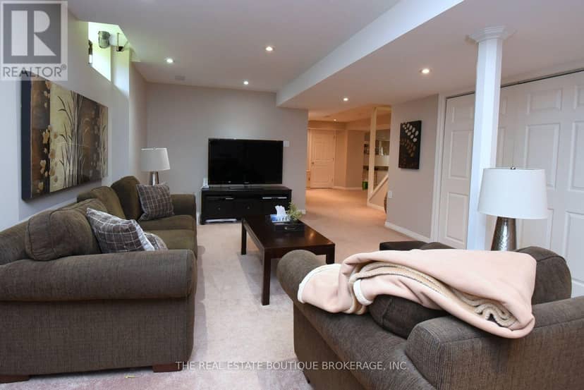 470 Amanda Crescent — photo 39 of 40