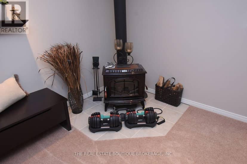 470 Amanda Crescent — photo 40 of 40