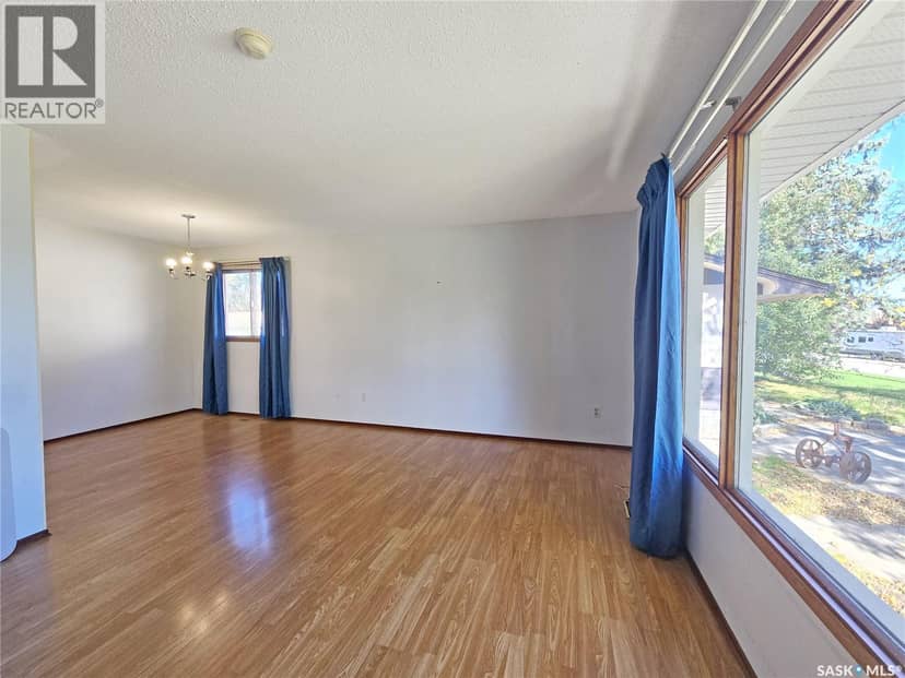 366 Hudson AVENUE — photo 13 of 40