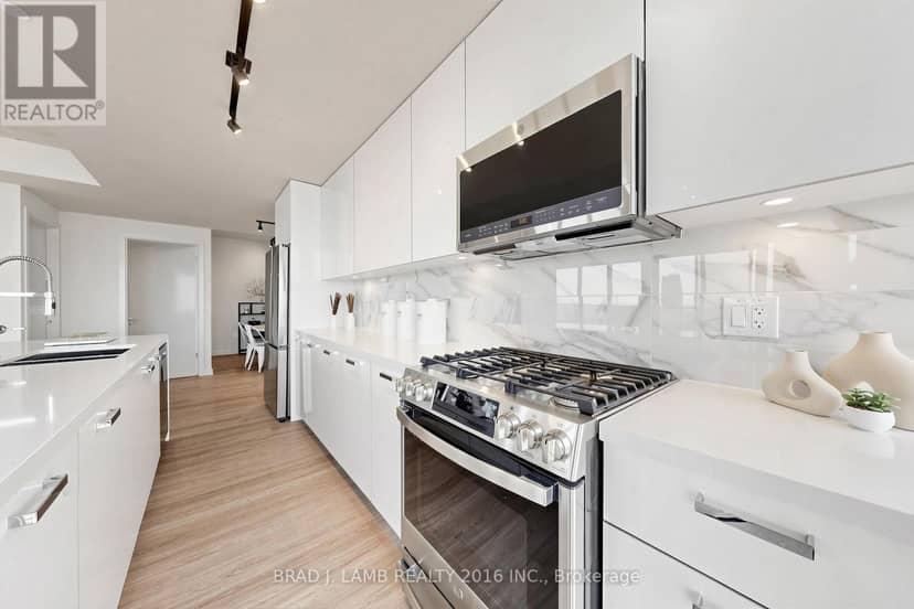 3001 - 284 King Street E — photo 11 of 38