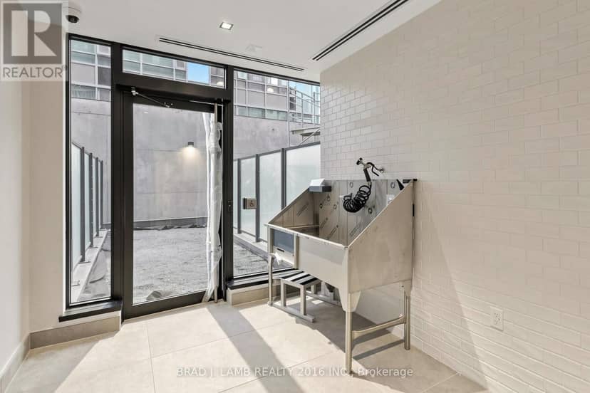 3001 - 284 King Street E — photo 33 of 38