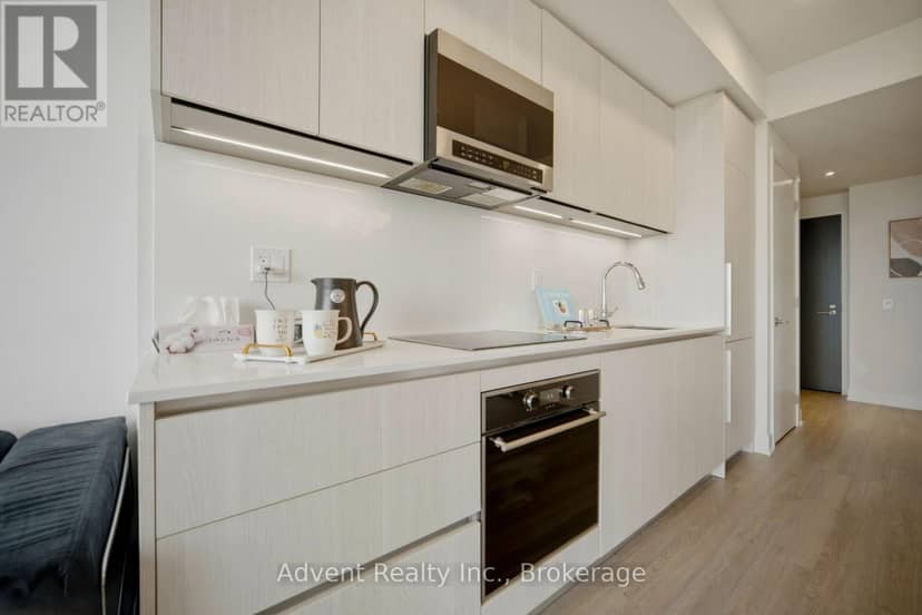 2308 - 8 Cumberland Street — photo 14 of 40