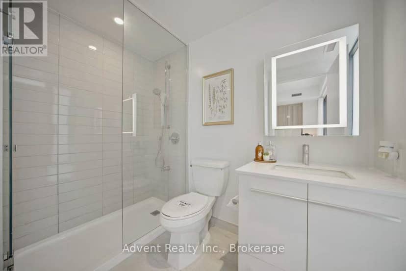 2308 - 8 Cumberland Street — photo 23 of 40