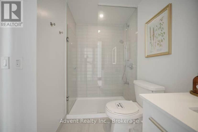 2308 - 8 Cumberland Street — photo 24 of 40