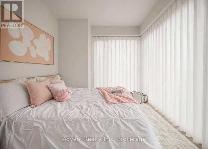 2308 - 8 Cumberland Street — photo 28 of 40