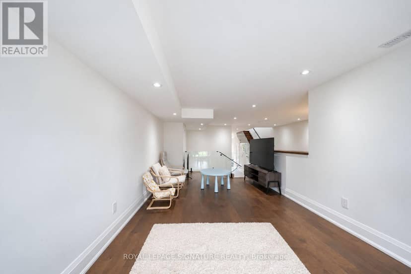 540B Pharmacy Avenue, Toronto, photo 5
