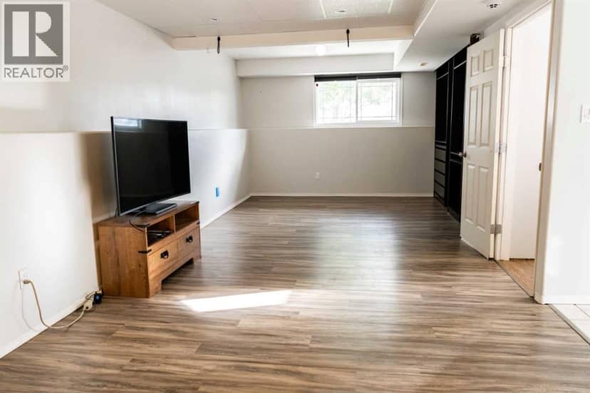 382 Skogg Avenue — photo 15 of 21