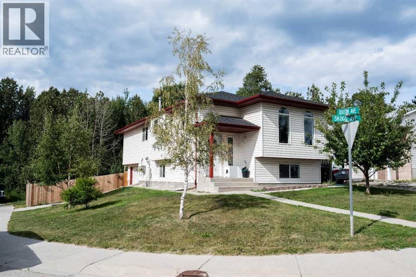382 Skogg Avenue, Hinton, photo 2