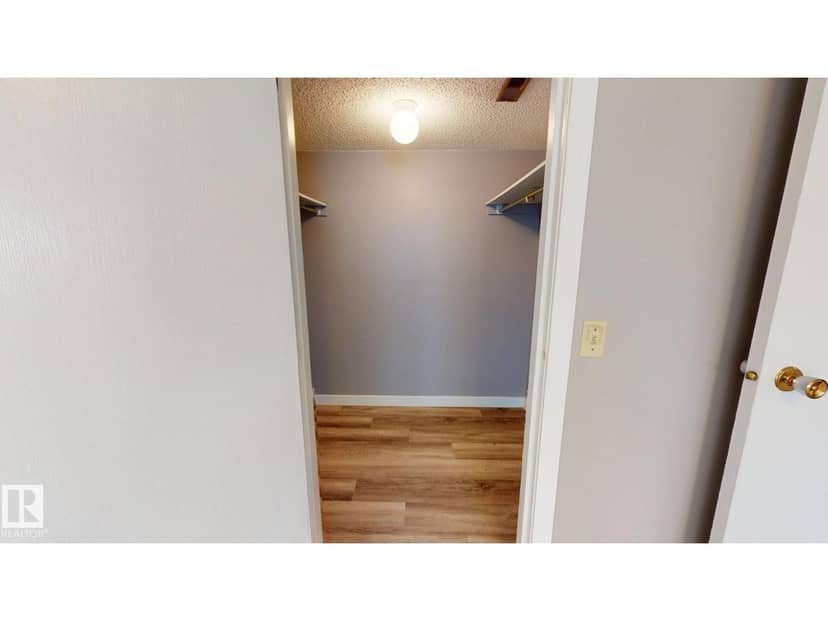 #A 5940 45 AV — photo 16 of 18