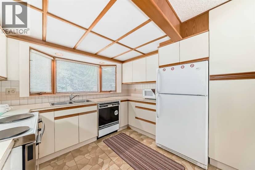 8 Varsdale Place NW, Calgary, photo 8