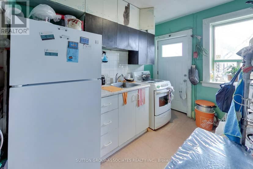 1181-1183 St Clair Avenue W — photo 15 of 16