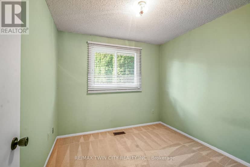 35 Ivanhoe Road — photo 21 of 40