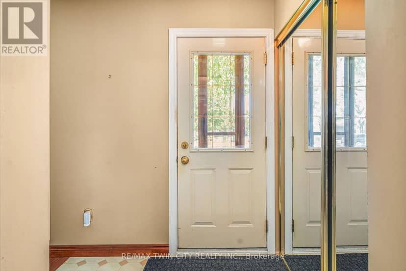 35 Ivanhoe Road — photo 5 of 40