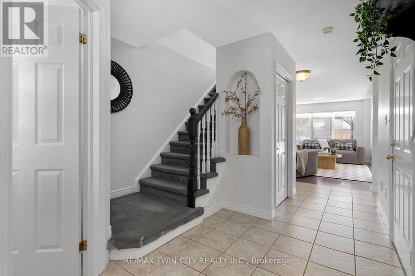 168 Patton Drive, Cambridge, photo 3