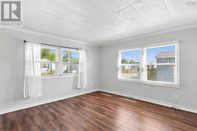 65 Juniper Crescent — photo 13 of 35
