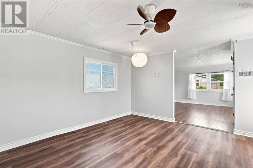 65 Juniper Crescent — photo 10 of 35