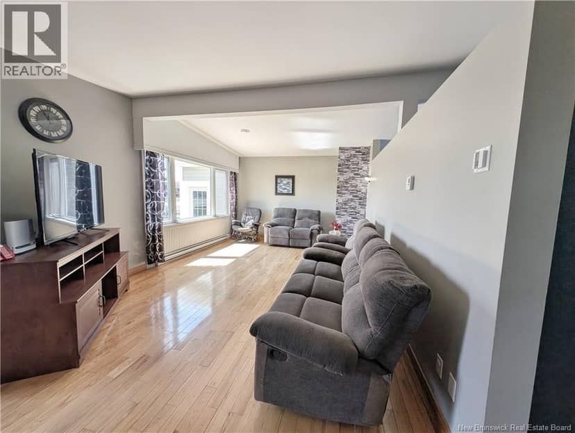 7701 du Havre Street — photo 5 of 12